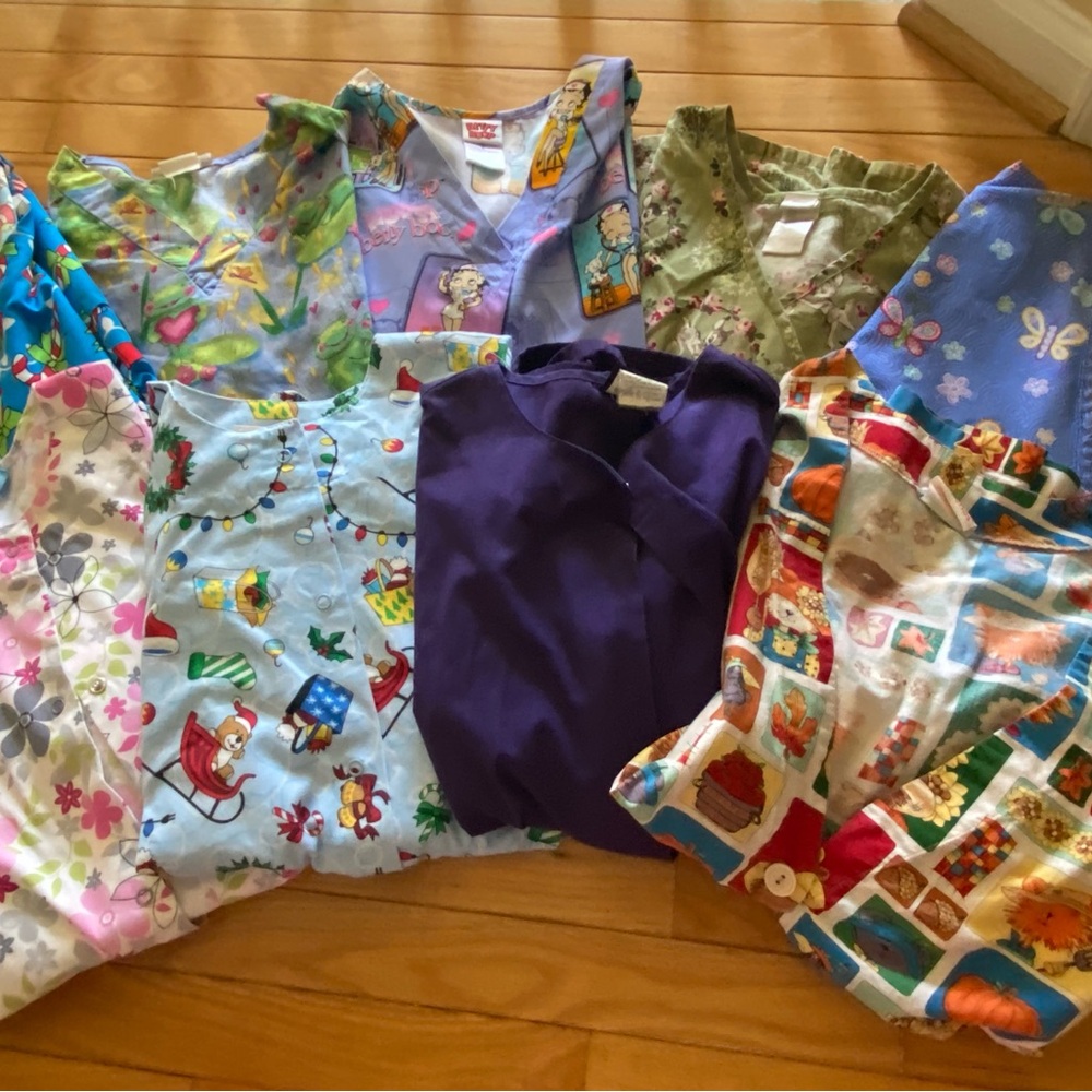 Women’s Scrub Lot - Size Small